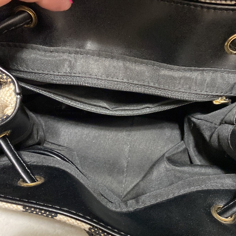 NWOT Convertible Backpack Shoulder Strap Crossbody Satchel Bag!! - Picture 4 of 8
